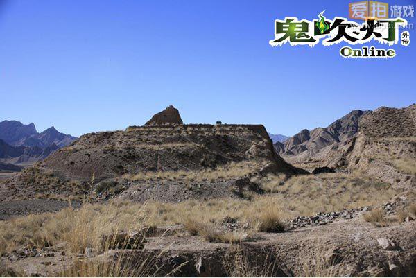 话说这幢九层妖楼其实在现实生活中是真实存在的:青海墓葬东方金字塔 。青海都兰热水血渭一号大墓是国家重点文物保护单位。青海都兰吐蕃古墓群中最为壮观的一座墓葬,位于青海海西蒙古族藏族自治州都兰县察汗乌苏镇东南约10公里的热水乡,属唐代早期吐蕃墓葬,也是中国首次发现的吐蕃墓葬。九层妖楼是当地人对血渭一号大墓的俗称。血渭一号大墓我国1996年十大考古发现之一,国家重点文物保护单位。是青海都兰古墓群中最为壮观的一座墓葬。关于这座古墓的在当地藏族人之间流传着不吉利的传说,称作为有妖怪的高楼。墓葬属唐